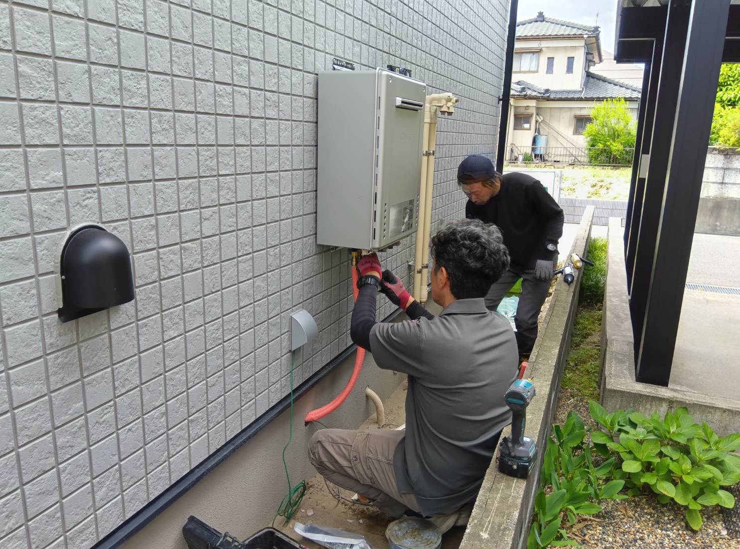 設置完了した給湯器